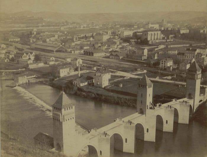 Exposition : Quand le Pont Valentré regarde la ville… · photo 1
