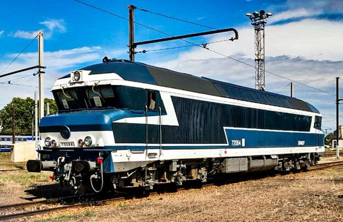 Visite de la locomotive diesel CC-72064 et accès à la cabine de conduite · photo 1