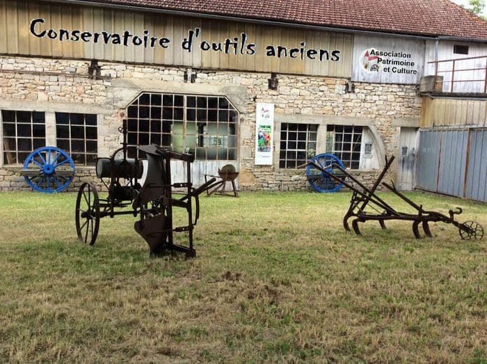 Voyage dans le temps au conservatoire d'outils anciens : démonstrations artisanales et découverte d'une église · photo 1