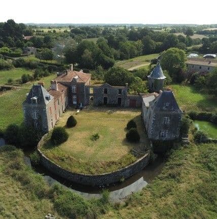 Visite guidée de la cour d'honneur · photo 1