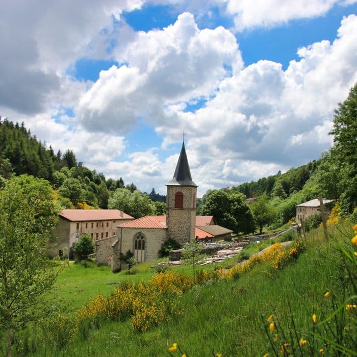 Un trésor du patrimoine : nature et hameau préservé - SITE CISTERCIEN DE CLAVAS – RIOTORD · photo 1