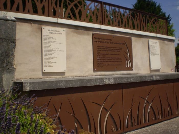 Visite d'un cimetière en commémoration à des victimes de la Première Guerre mondiale · photo 1