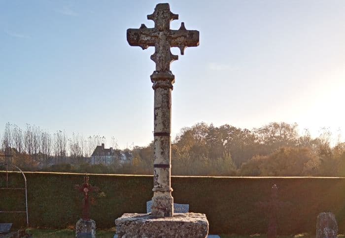 Visite libre de la croix du cimetière de Montpollin · photo 1