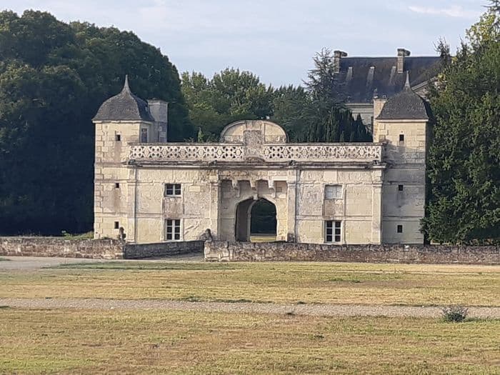 Visite guidée du château et du parc de Scorbé-Clairvaux · photo 1