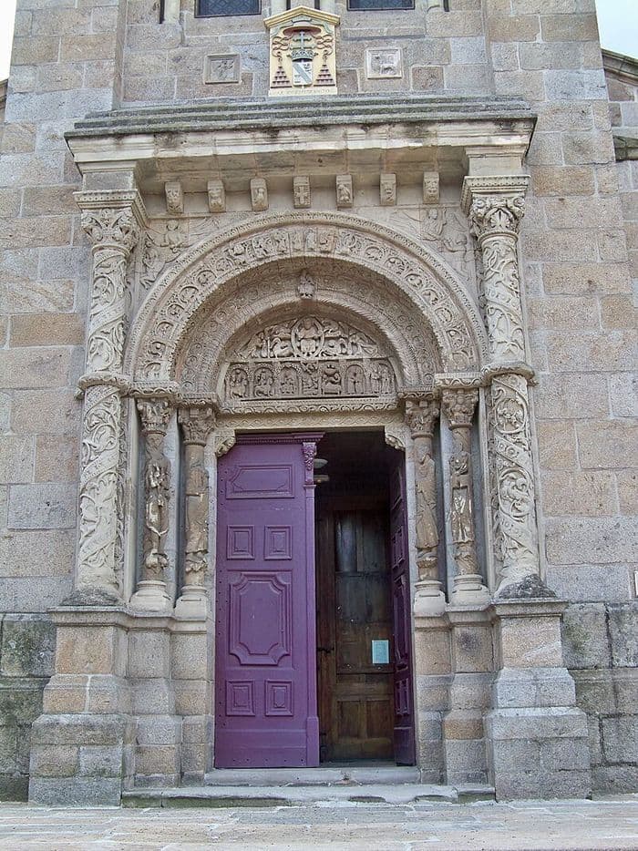 Visite de l'église et de son portail du XII siècle · photo 1