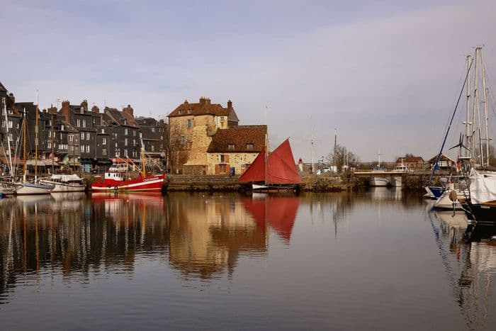 Levez les yeux ! En mission à Honfleur ! · photo 1