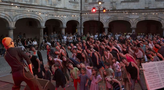 Spectacle « Bal de la compagnie Pernette » · photo 1