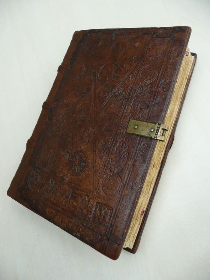 Restauration de livres anciens · photo 1