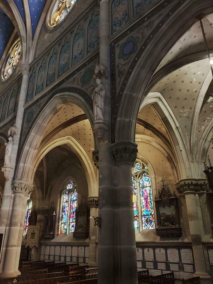 Découverte guidée d'une basilique au style néogothique · photo 1