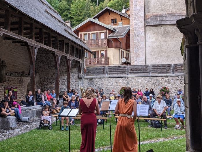 Déambulation Musicale à l'Abbaye d'Abondance par le DUO ALMA · photo 1