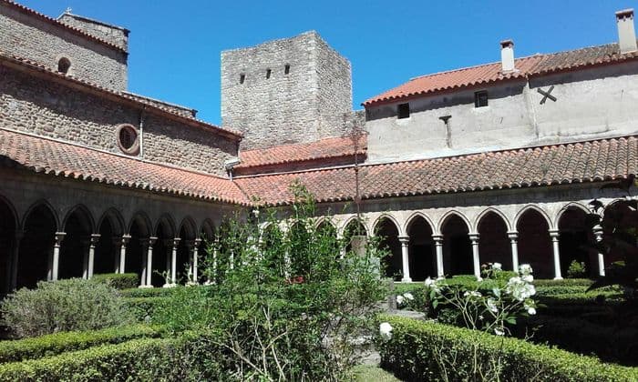 Visitez la plus ancienne abbaye carolingienne de Catalogne ! · photo 1
