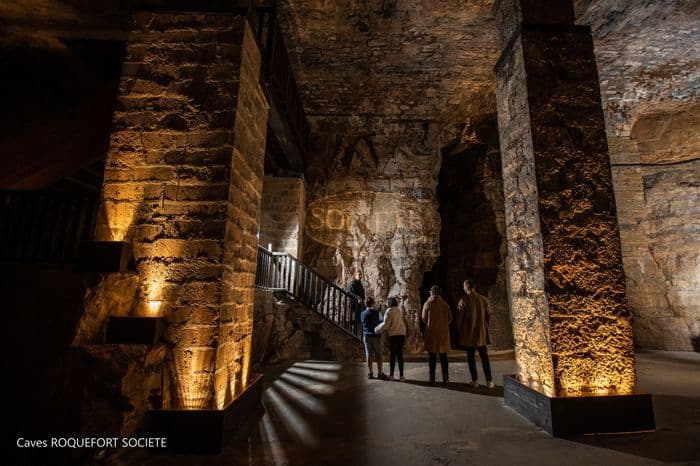 Visite guidée des caves de Roquefort Société. Le souffle des créations · photo 1