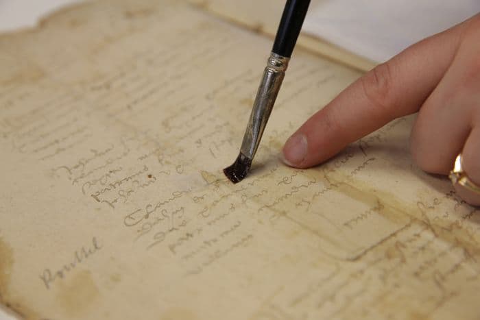 Visite de l'atelier de reliure-restauration des Archives départementales du Doubs · photo 1