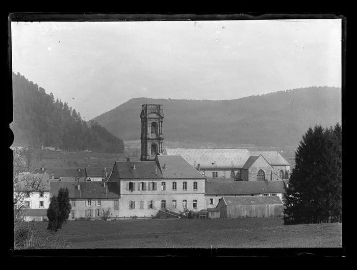 Exposition : La Cour de l’Abbaye d’Étival (Cour des Moines), un lieu de vie hier et aujourd’hui · photo 1