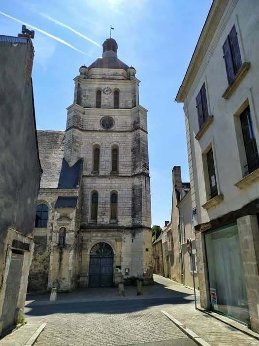 église Saint Pierre et Saint Laurent de Baugé · photo 1