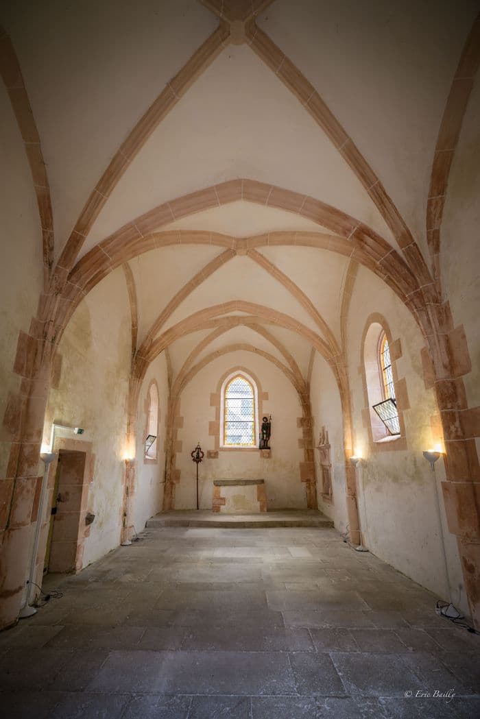 Présentation de l'élégante chapelle Saint-Roch du Beugnon · photo 1