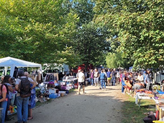 Vide-greniers à Châteauneuf-sur-Loire · photo 1
