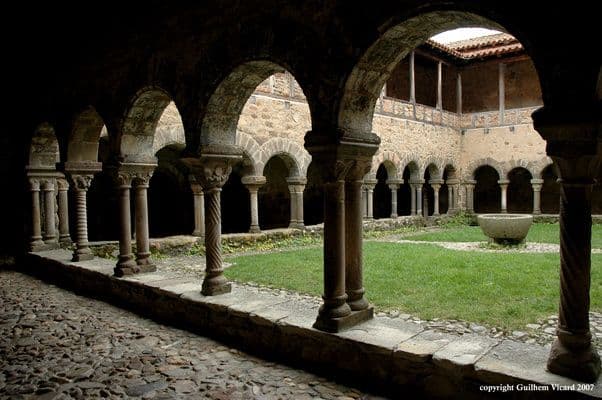 Visite de l'Abbaye de LAVAUDIEU, Cloître, Réfectoire et Jardins · photo 1