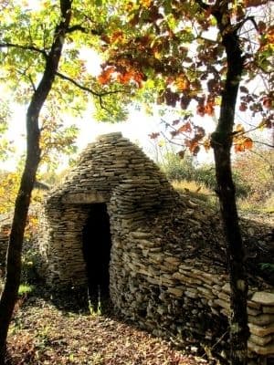 Randonnée dans les meurgers d'Accolay et visite de cabanes de vignerons en pierres sèches · photo 1