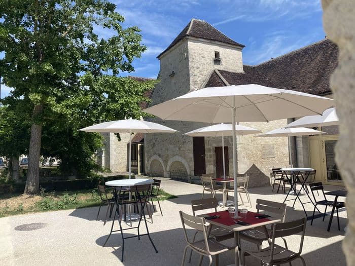 Ambiance pique-nique et bar à jeux à la Cité de Chablis · photo 1