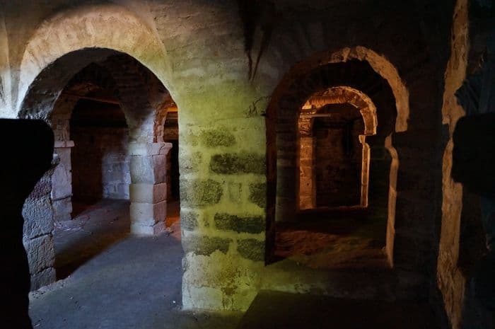 Visite guidée de la crypte Saint-Andoche et de la porte romaine de l'ouest · photo 1