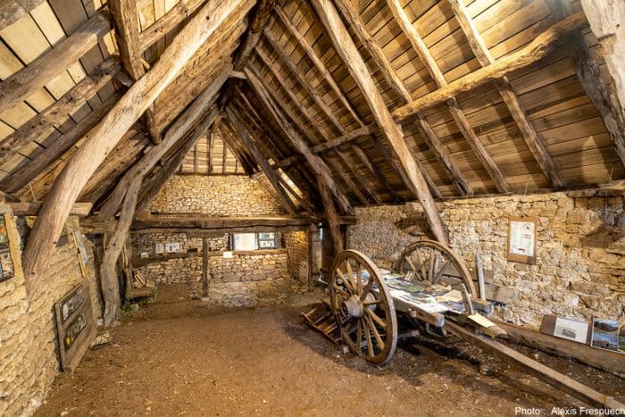 Visite libre d'une grange-étable restaurée du XVe siècle · photo 1