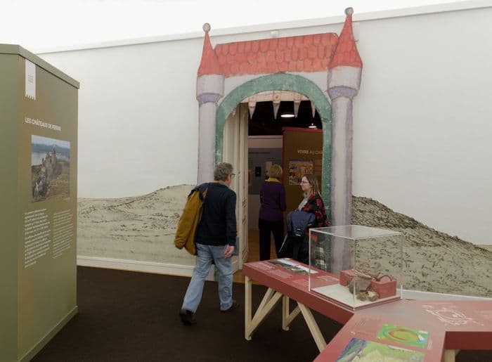 Visite commentée de l'exposition « Les châteaux du Jura... trop FORTS ! » · photo 1
