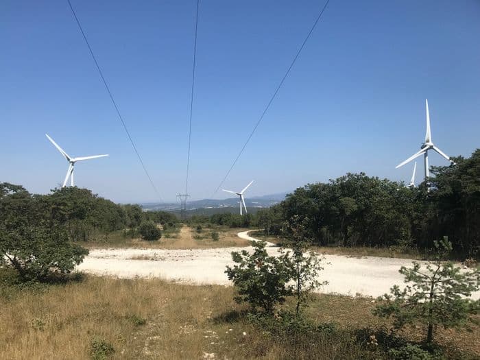 visite guidée sous les éoliennes de La Roche-Sur-Grane · photo 1