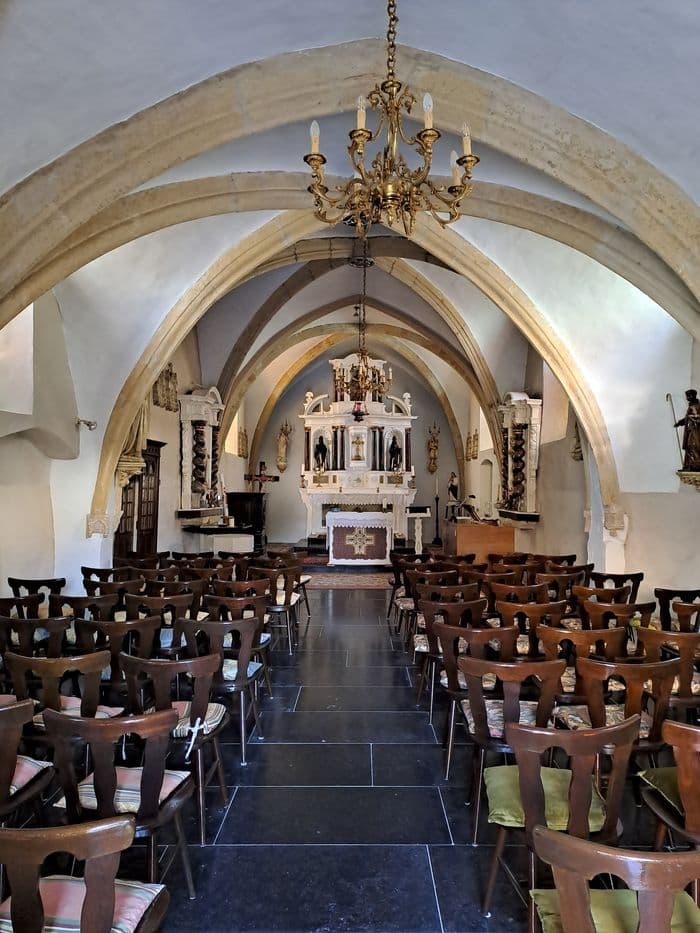 Une cloche du XVème siècle au coeur d'une chapelle · photo 1