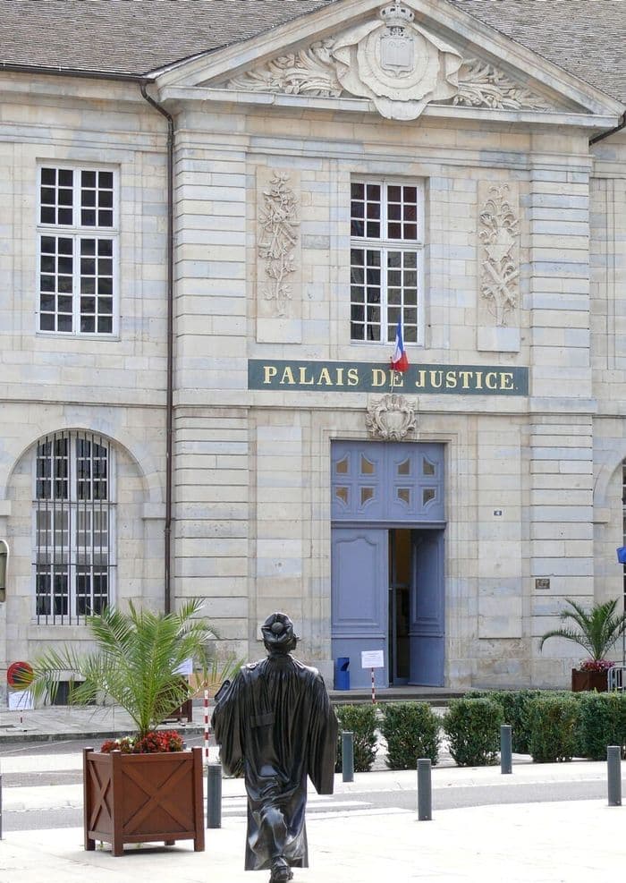 Tribunal judiciaire de Vesoul, rencontre avec des professionnels, reproduction d'une scène de crime, découverte des méti · photo 1