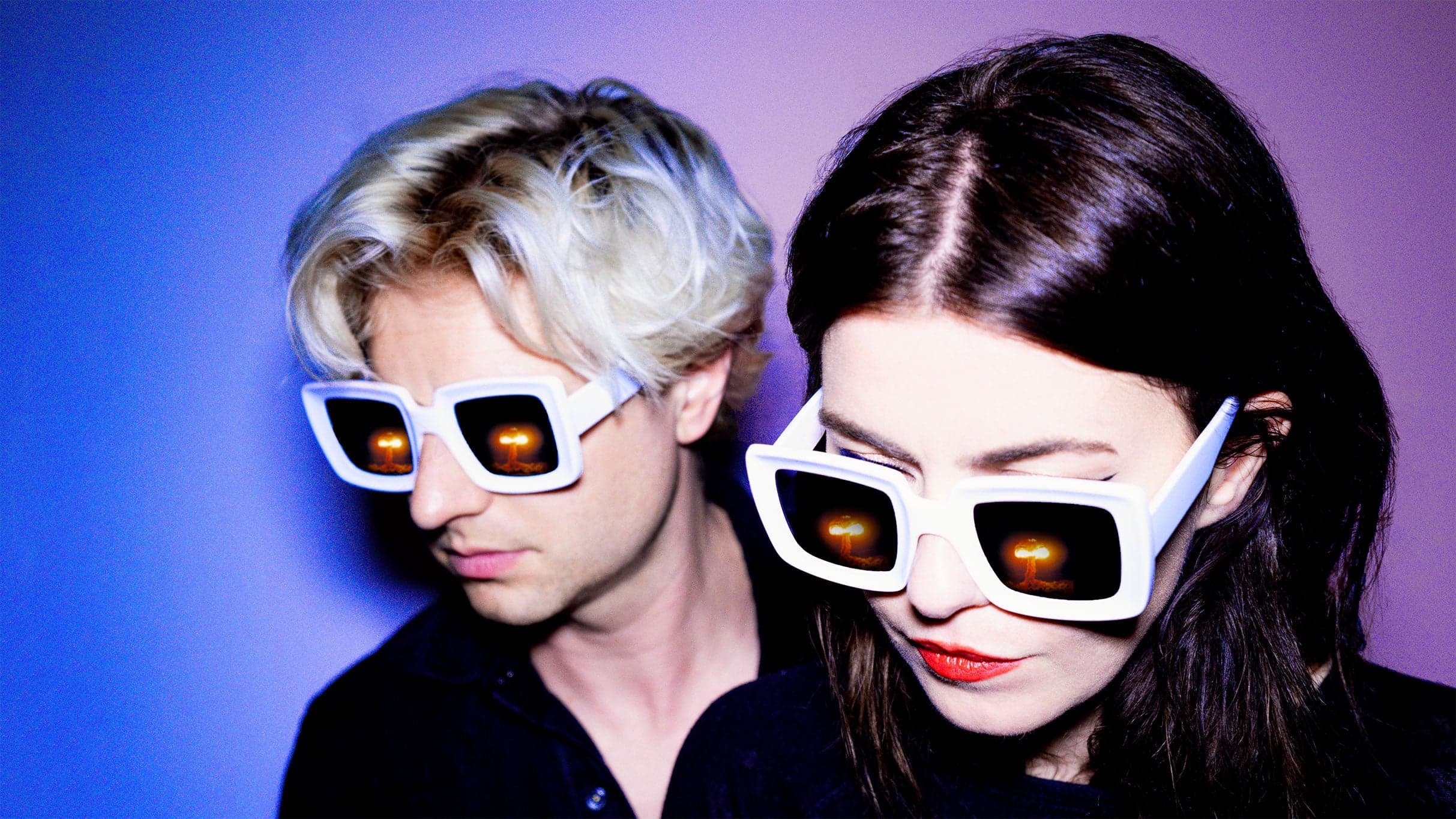 BLOOD RED SHOES · photo 1