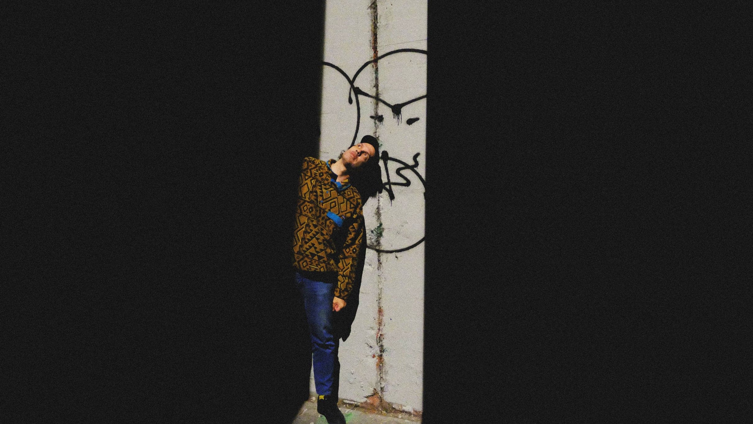 Black Marble with Public Circuit · photo 1