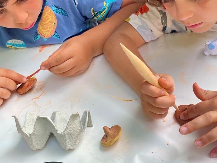 Atelier de création de toupie en argile · photo 1